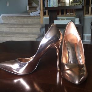 ROSE GOLD HIGH HEELS SIZE 6.5 (w)